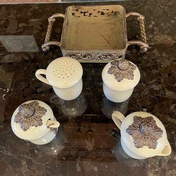 Coffee/Tea Hostess Set
Gracious Goods Acanthus Leaf Collection! 🎉 - Picture 4 of 12